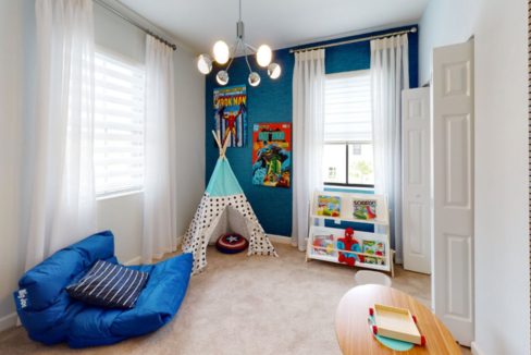 DAH_AquabellaBlossom_PIC_Amaryllis_Bed3_1of2_Matterport_F2