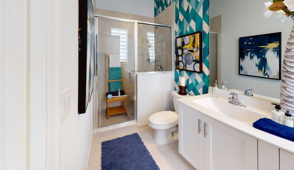 DAH_AquabellaBlossom_PIC_Amaryllis_OwnersBath1_Matterport_F2