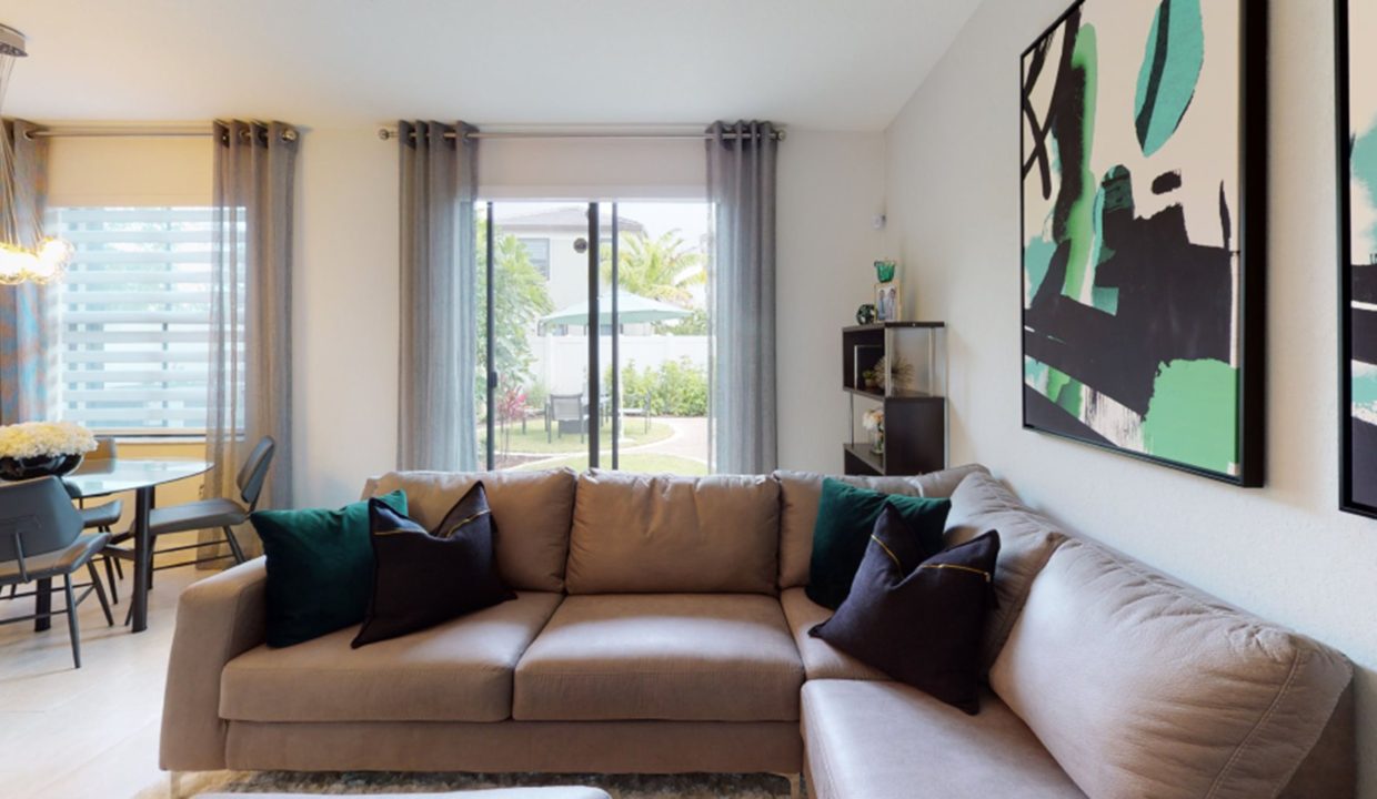 DAH_AquabellaBlossom_PIC_Kelby_FamilyRoom3_Matterport_F1