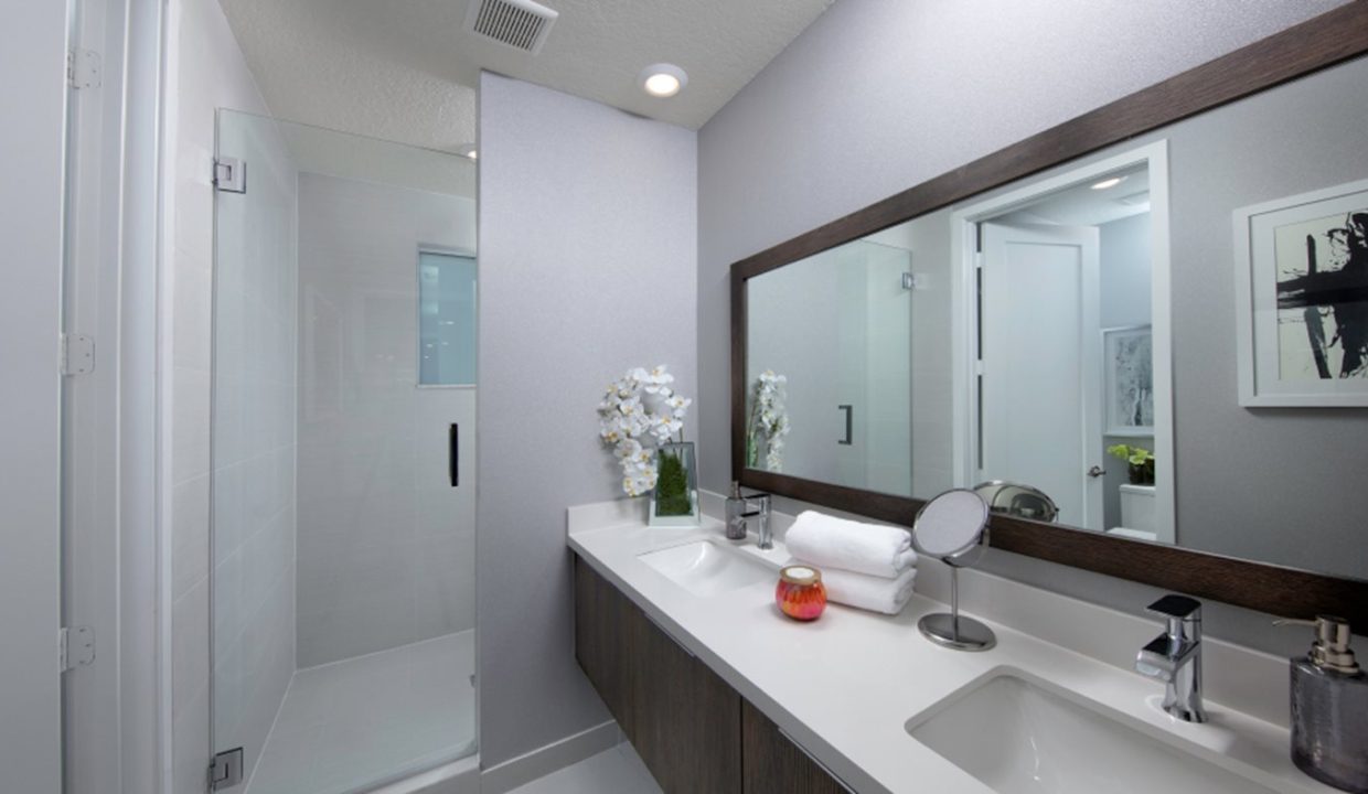 DAH_Condominiums_Landmark_Pic_Model_D_OwnersBath_F1