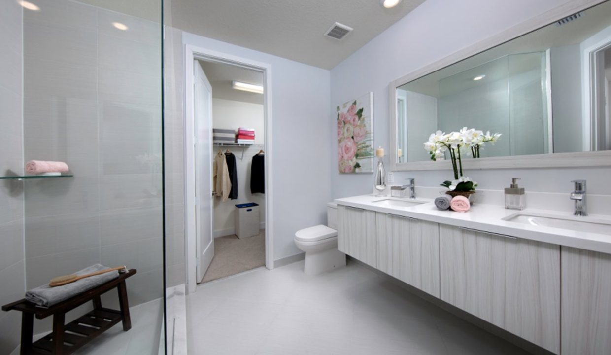 DAH_Condominiums_Landmark_Pic_Model_F_OwnersBath_F2